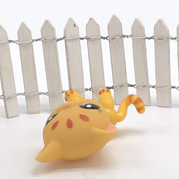 Littlest Pet Shop Lps Shorthair Cat #1377 Green Eyes Authentic Blonde - Picture 3 of 5